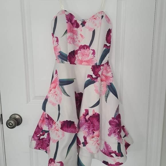 FASHION NOVA Floral Dress - Picture 2 of 2